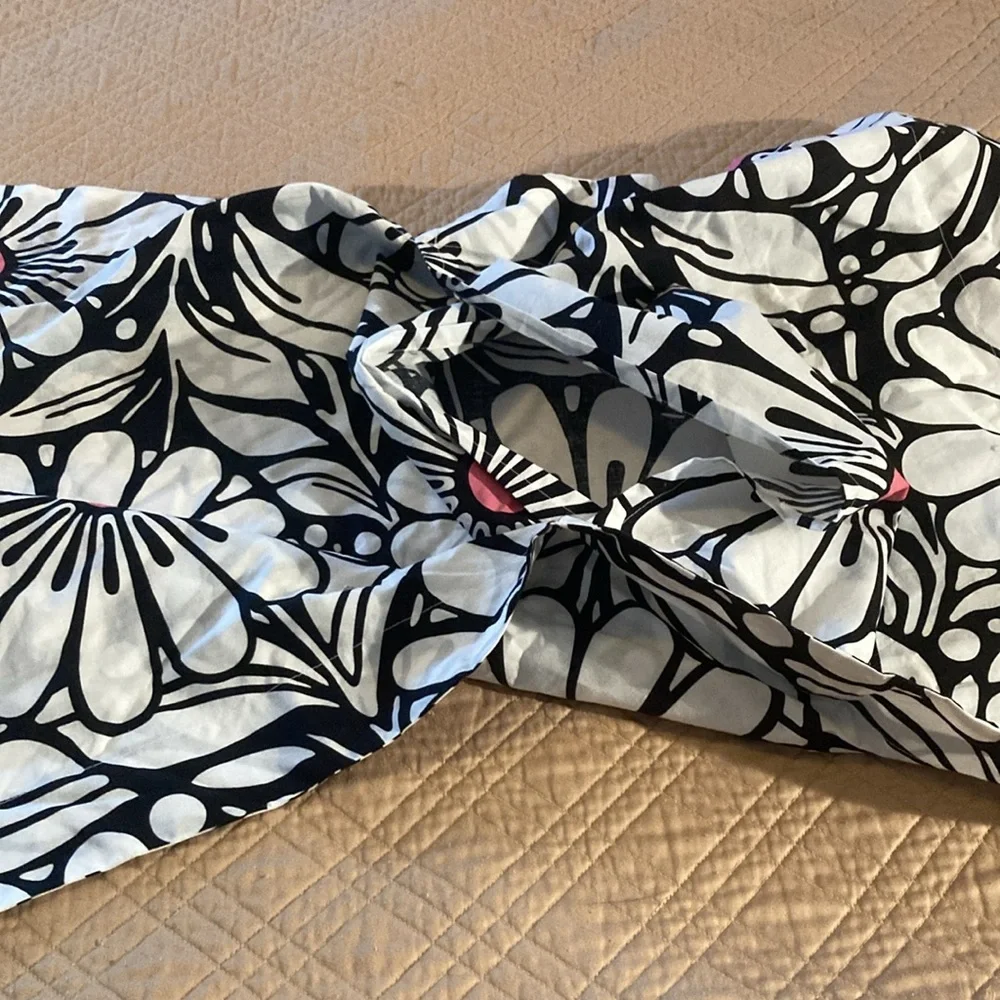 POTTERY BARN Teen Pillow Case Floral  Envelope Fold Over Closure Standard